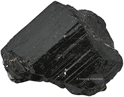Crni turmalinski sirovi kristali i ljekovito kamenje, prirodne stijene za prevrtanje i diy sirovo kamenje i kristale