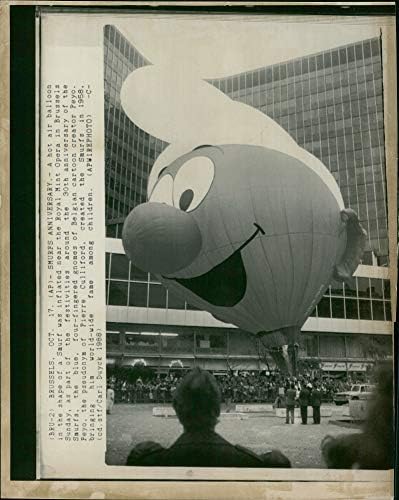 Vintage photo of smurfs balon na vrući vazduh u Kraljevskoj operi